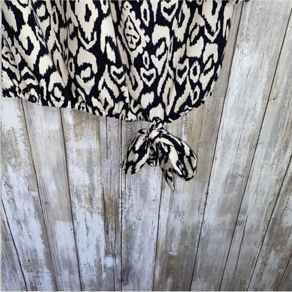 Vince Camuto Printed Off The Shoulder Bubble Sleeve Tie Front Blouse - Picture 3 of 4